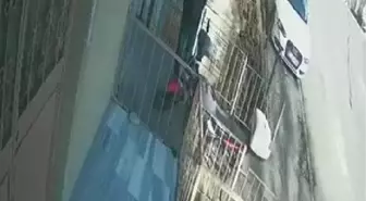 GAZİOSMANPAŞA'DA KÜÇÜK ÇOCUĞUN MUCİZE KURTULUŞU