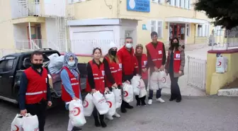 Kızılay'dan 50 öğrenciye bot ve mont