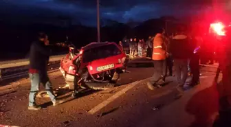 Otomobil ile pikap kafa kafaya çarpıştı: 2 ölü, 3 yaralı