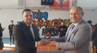 Naim Süleymanoğlu Spor Lisesi'nde halter resmi ders oldu