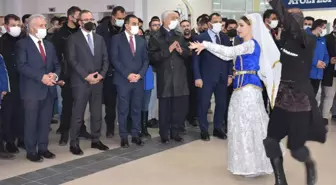 Bakan Mehmet Muharrem Kasapoğlu, Kars Gençlik Merkezi'ni ziyaret etti