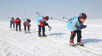 Hakkari'de 'Kayaklı Koşu İl Birinciliği Yarışması' yapıldı