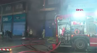 Son dakika haberleri... SULTANBEYLİ'DE KAĞIT HELVA ÜRETİMİNİN YAPILDIĞI DEPODA YANGIN -1