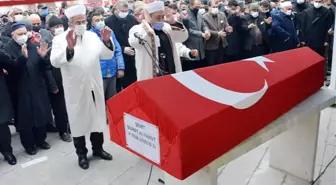 Şehit teğmenin cenazesinde duygu dolu anlar! Namazını ağabeyi kıldırdı