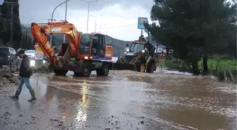 BODRUM'DA SAĞANAK YAĞMUR SU BASKINLARINA NEDEN OLDU