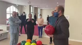 Gazeteciler bowling turnuvasında bir araya geldi