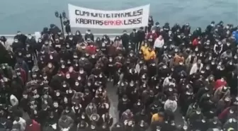 Kabataş Erkek Lisesi öğrencilerinden Ata'ya hakarete tepki! Hep bir ağızdan Atatürk'ün Gençliğe Hitabesi'ni okudular