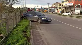 Tıra çarpan otomobil sürücüsü yaralandı