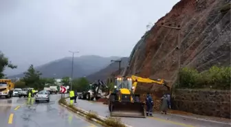 İçmeler kara yolunda heyelan