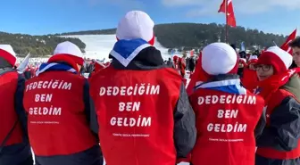 Minik izciler 'Dedeciğim ben geldim' sloganıyla ilgi odağı oldu