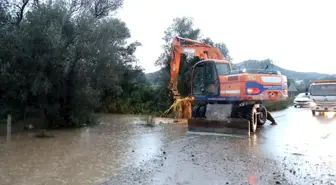 Servis minibüsünde mahsur kalan öğrenciler kurtarıldı