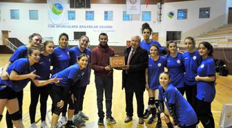 Spor foto muhabirine plaket
