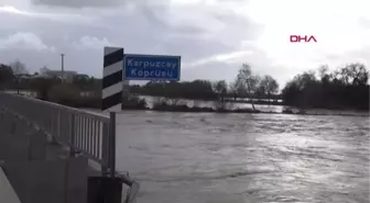 MANAVGAT'TA DERE TAŞTI, SİTE SAKİNLERİ BOTLA KURTARILDI