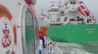 Tahliye talebinde bulunulan gemideki yolcu operasyonla böyle kurtarıldı
