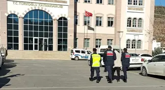 Baz istasyonunu soydu kaçamadan yakalandı