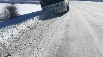 Yolcu otobüsü kara saplandı