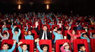 Aksaray'da karnesini getiren öğrencilere sinema bileti