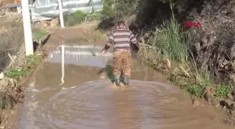 MAHALLE SAKİNLERİ YOLDA İMECE USÜLÜ ONARIM YAPTI