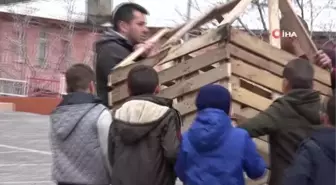 Şırnak'ta polis ve çocuklar ele ele verdi, sokak hayvanlarına barınak yaptı