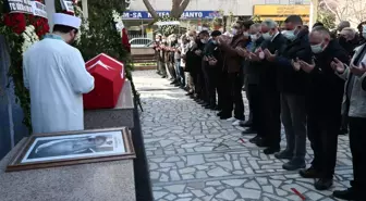 İzmir'de vefat eden duayen tiyatrocu Bozkurt Kuruç, son yolculuğuna uğurlandı