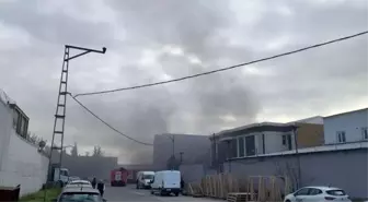 Pendik'te demir fabrikasında patlamanın ardından yangın çıktı