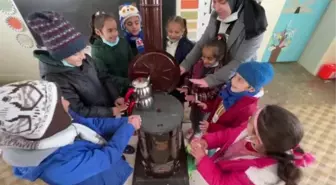 Emine öğretmen, dağ köyündeki okulu sıcak yuvaya dönüştürdü (1)