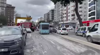 Metro inşaatında iş makinesiyle asansör boşluğuna düşen işçi yaralandı