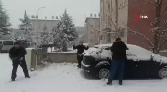 Son dakika haber | Önce dua ettiler sonra kar topu oynadılar, çocuklar gibi eğlendiler