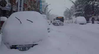 Bingöl'de kar esareti: Araçlar kara gömüldü, 281 köy yolu ulaşıma kapandı