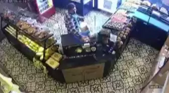Esenyurt'ta fırına gelen adam yardım kutularını çaldı üstüne birde kasiyerden para aldı