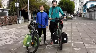 Balayında bisiklet turuna çıkan çift, 6 bin kilometre pedal çevirip Antalya'ya geldi