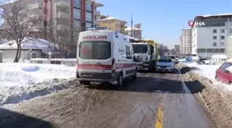 Son dakika haberleri | Kar nedeniyle kayarak kamyonun altına giren kadın feci şekilde öldü