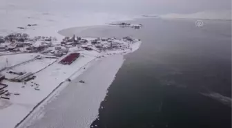 Son dakika haberi... Nazik Gölü'nün yüzeyi buz tuttu