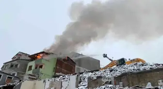 Son dakika: Çengelköy'de kentsel dönüşüm alanında yangın