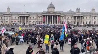 Kovid-19 önlemleri ve aşı karşıtları protesto gösterisi düzenledi