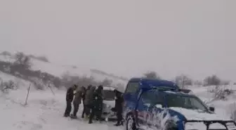 KAHRAMANMARAŞ - Araçları kara saplanan 5 kişi kurtarıldı