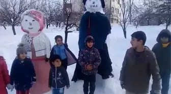 2 metre boyundaki kardan adam ilgi odağı oldu