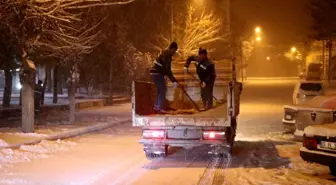 Çifteler'de belediye ekipleri gece boyu çalıştı