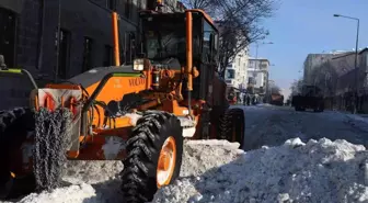 Kars'ta karla mücadele sürüyor