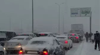 Son Dakika: Kar megakenti esir aldı! İstanbul'a girişler durduruldu