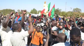 Burkina Faso'da darbenin ardından gösteri düzenlendi