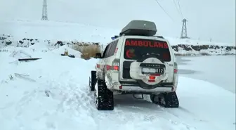 Donmak üzere olan çoban, paletli ambulans ile kurtarıldı