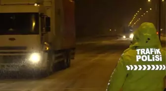 Kar esareti bitmiyor! İlleri birbirine bağlayan yollar yine kapatıldı
