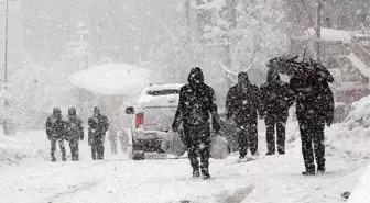 Kar yağışı yurtta etkisini sürdürüyor! Meteoroloji'den 24 il için turuncu, 9 il için ise sarı kodlu uyarı