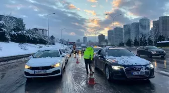 Trafiğe çıkan özel araçlar Avrasya Tüneli'ne yönlendirildi