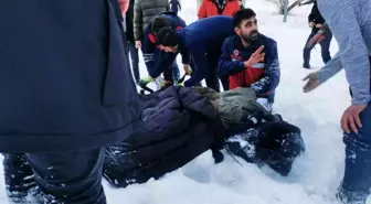 Van Kalesi'nde kendini boşluğa bırakan kız tedavi altına alındı