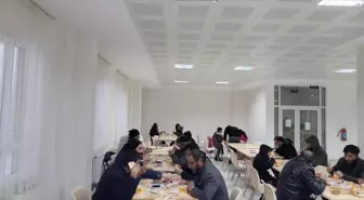 Yalova'da mahsur kalan 80 yolcu lise yurduna yerleştirildi