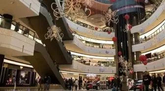 Yoğun kar yağışı nedeniyle 3 bin kişi AVM'de sabahladı