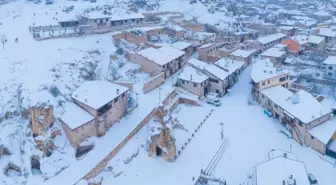 Kar altındaki tarihi Frig Vadisi seyrine doyumsuz manzara ortaya çıkardı