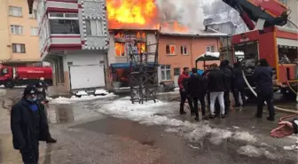 Karabük'te 2 bina ile 1 iş yeri yandı